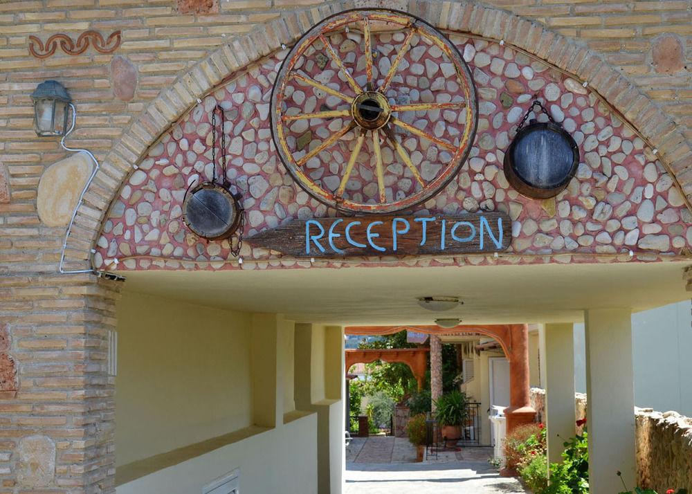 Mavrikos Hotel พลานอส ภายนอก รูปภาพ