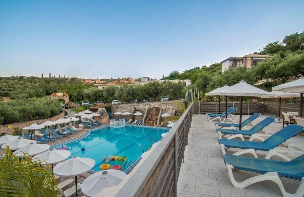 Mavrikos Hotel พลานอส ภายนอก รูปภาพ