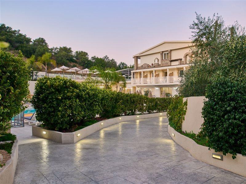 Mavrikos Hotel พลานอส ภายนอก รูปภาพ