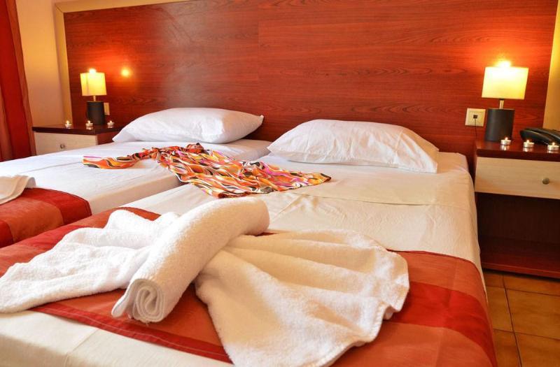 Mavrikos Hotel พลานอส ภายนอก รูปภาพ