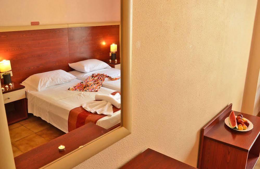 Mavrikos Hotel พลานอส ภายนอก รูปภาพ