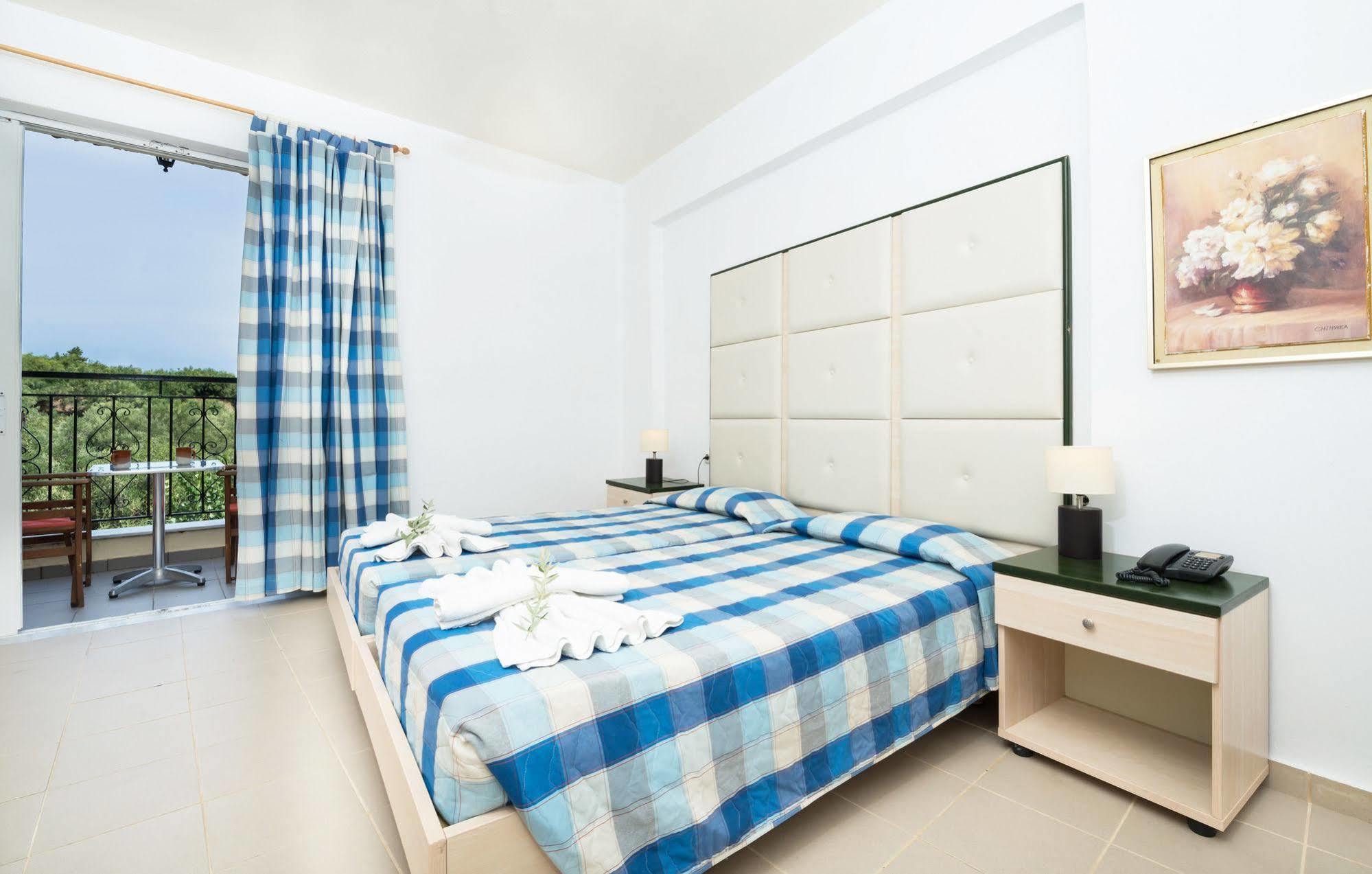 Mavrikos Hotel พลานอส ภายนอก รูปภาพ