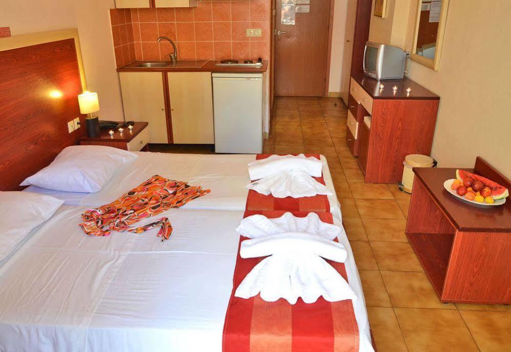 Mavrikos Hotel พลานอส ภายนอก รูปภาพ