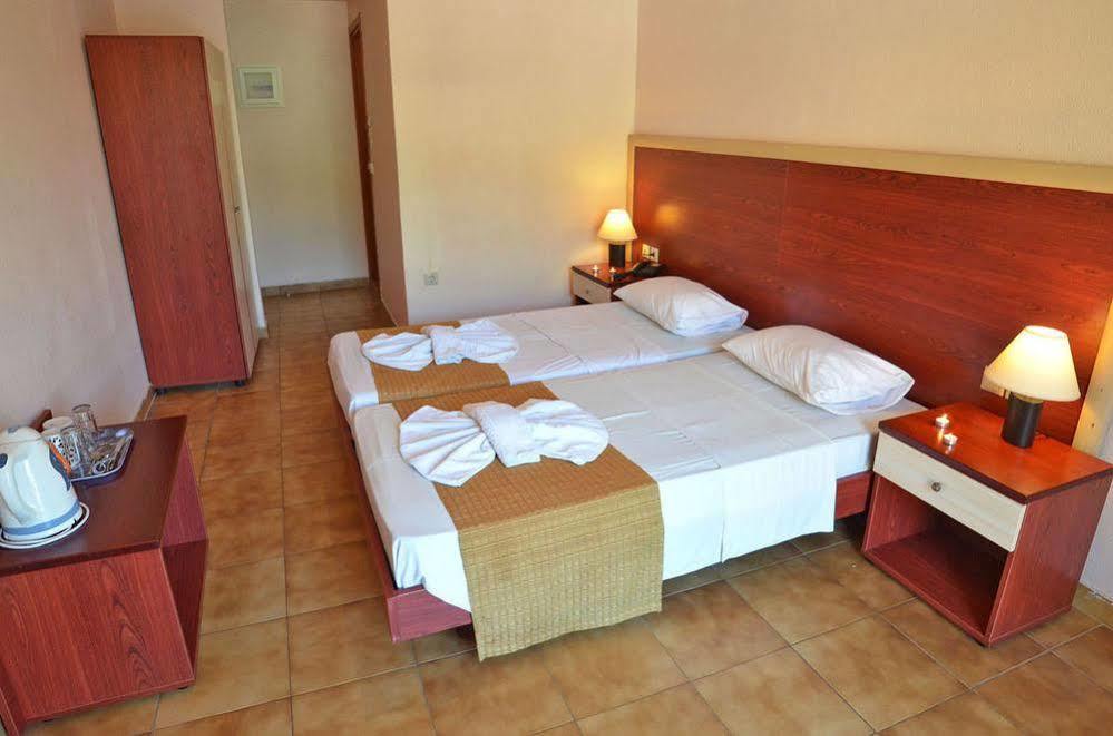 Mavrikos Hotel พลานอส ภายนอก รูปภาพ