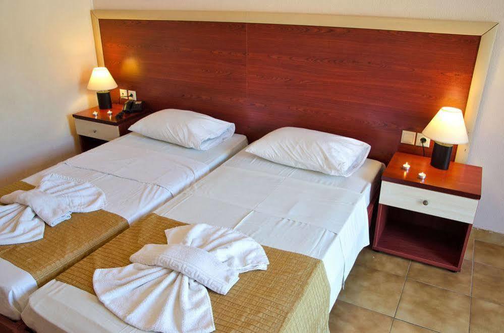 Mavrikos Hotel พลานอส ภายนอก รูปภาพ